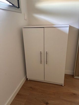 Mesa de comedor y sillas de madera