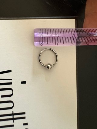 Anillo de titanio para piercing sin usar