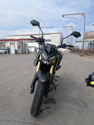 QJ Motor SRK 125 S Negra y Verde