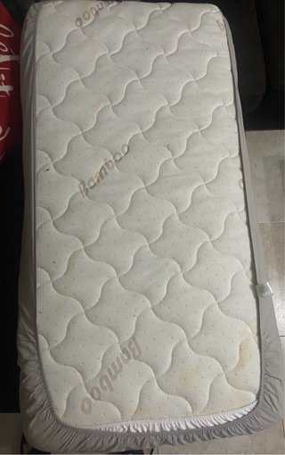 URGE VENTA Cuna de bebé blanca con protector