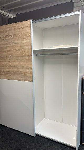 Armario puertas correderas madera y blanco