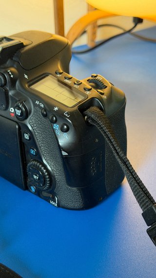 Canon EOS 80D (Solo Cuerpo) - Impecable