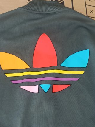 SUDADERA ADIDAS PHARREL WILLIAMS EDICIÓN LIMITADA.