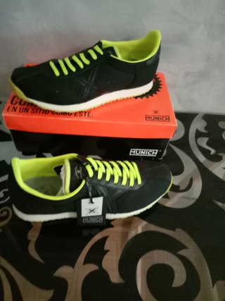 Zapatillas Munich Talla 44 Negras y Verdes