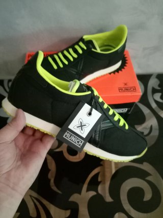 Zapatillas Munich Talla 44 Negras y Verdes