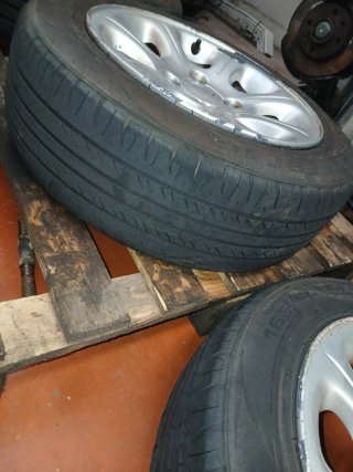 Llantas 14 Saxo VTS,2 ruedas bien y 2 gastadas