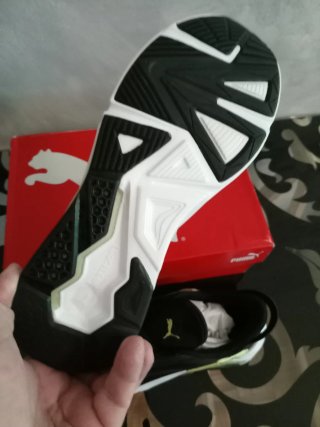 Zapatillas Puma Talla 42 Negras y Amarillas