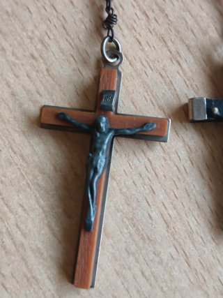 Antichi rosari in legno e corallo