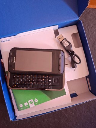 Nokia C6-00