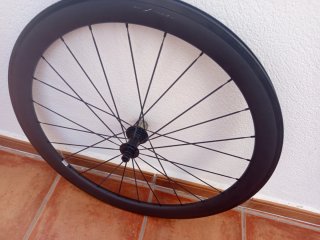 Rueda de carbono 50 mm R13 + rueda del regalo