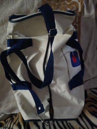 Bolsa de mano y hombro , Marca Continente blanco