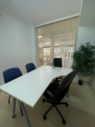 Mesa de despacho blanca moderna