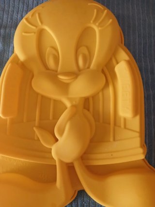 TRE Formine per dolci Bugs Bunny Disney ,Tweety.