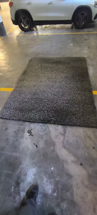 Alfombra gris de poliéster