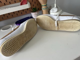 Zapatillas Nike Blancas y Doradas T.38.5