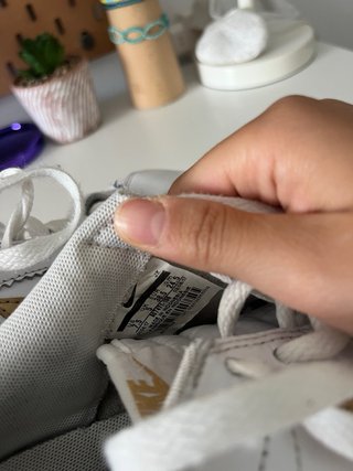 Zapatillas Nike Blancas y Doradas T.38.5