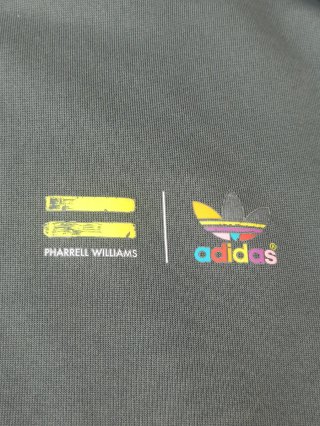 SUDADERA ADIDAS PHARREL WILLIAMS EDICIÓN LIMITADA.