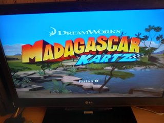 2 Juegos Wii: Madagascar Kartz y Sims 3
