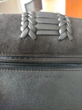 Bolso de mano negro con trenzado