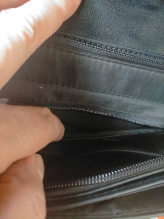 Bolso de mano negro con trenzado