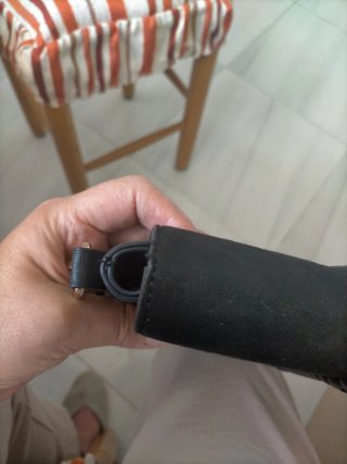 Bolso de mano negro con trenzado