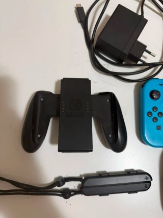 Nintendo Switch con giochi e custodia