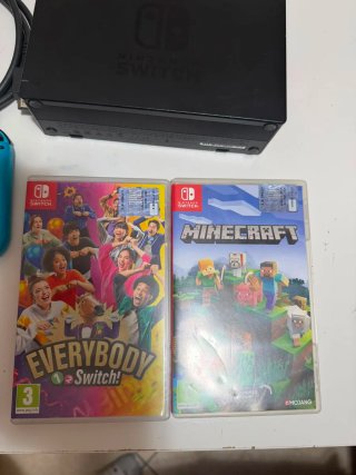 Nintendo Switch con giochi e custodia