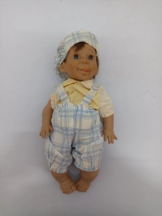 Muñeca vintage niño con gorra y peto
