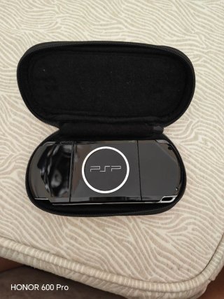 PSP 3004 Nero con Custodia e Giochi
