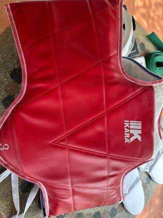 Lote Taekwondo IKARA: Peto, Guantes, Casco y Cintu