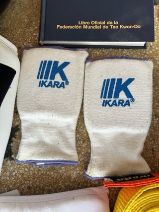 Lote Taekwondo IKARA: Peto, Guantes, Casco y Cintu