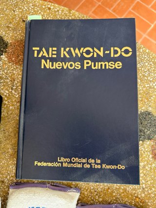 Lote Taekwondo IKARA: Peto, Guantes, Casco y Cintu