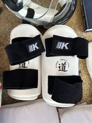 Lote Taekwondo IKARA: Peto, Guantes, Casco y Cintu