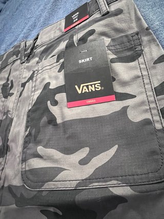 Falda Vans Camuflaje modelo cobra. A ESTRENAR.
