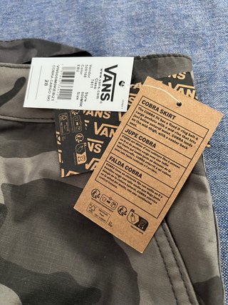 Falda Vans Camuflaje modelo cobra. A ESTRENAR.