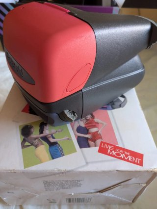 Consegna di fotocamere Polaroid Pronto 600