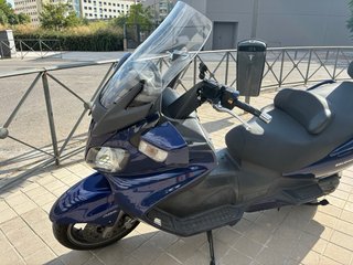 Suzuki Burgman 650 Executive Maxi Scooter