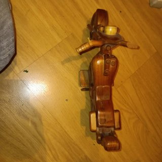Moto artesanal de madera
