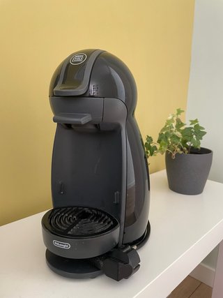 Cafetera Dolce Gusto DeLonghi Negra