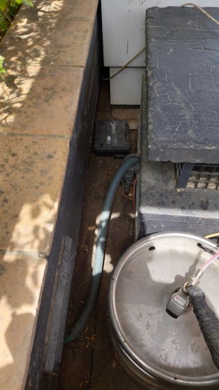 Altavoz negro y gris