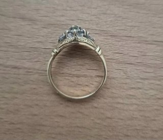 Anillo oro flor diamantes y peridoto