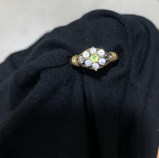 Anillo oro flor diamantes y peridoto