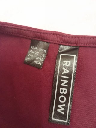 Camiseta asimétrica Rainbow Talla S. Color burdeos
