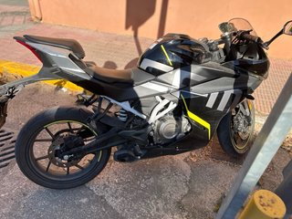 CFMoto 300SR 2023 Negra/Amarilla 16.000km