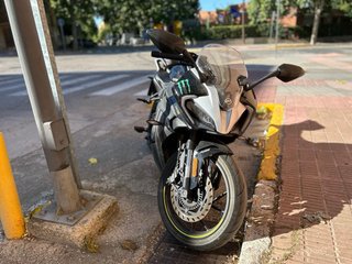CFMoto 300SR 2023 Negra/Amarilla 16.000km