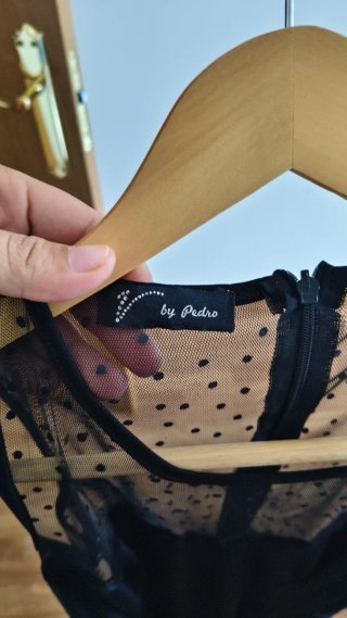 Mono negro con detalles de tul