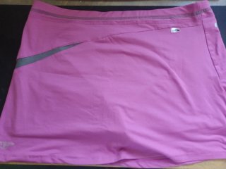 Falda pádel Varlion rosa con malla interior.