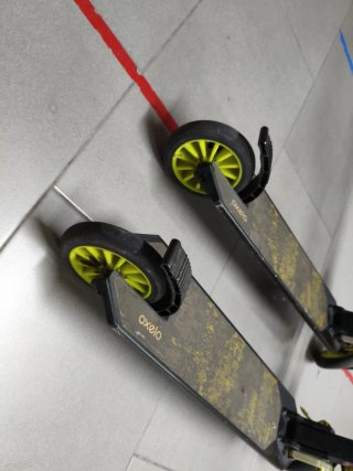 Patinete Oxelo Decathlon Negro y Amarillo