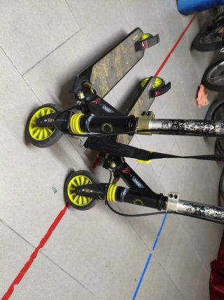 Patinete Oxelo Decathlon Negro y Amarillo