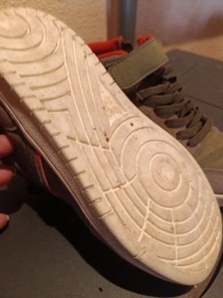 Zapatillas altas grises y verdes